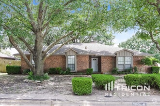 Building Photo - 100 Hacienda Dr