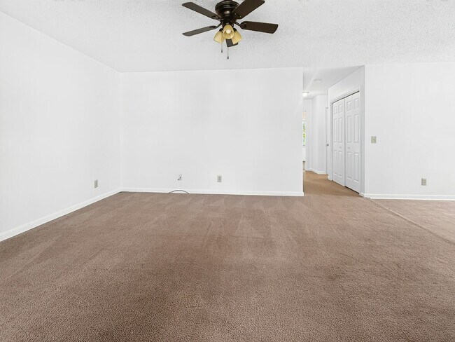Foto del edificio - 6209 Friar Tuck Dr NW