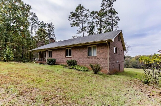 Building Photo - 1830 Winding Creek Ln SW