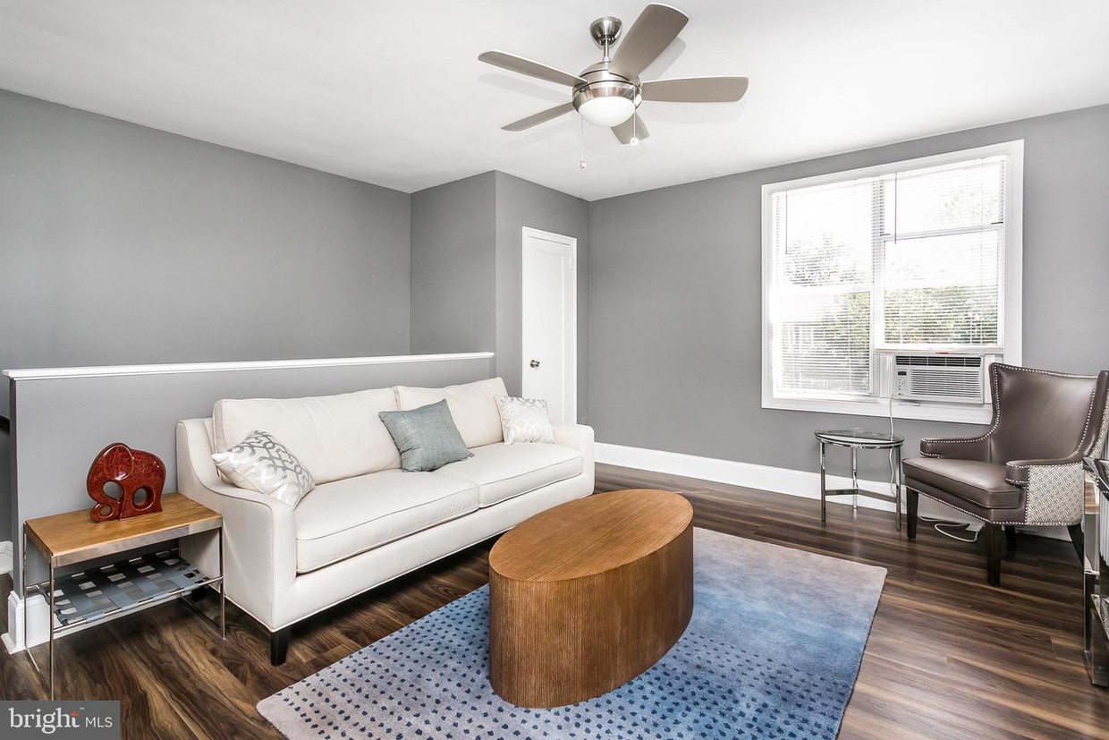 Foto del edificio - 7220 Dunglen Ct