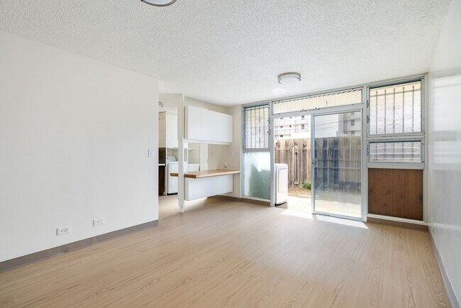 Building Photo - Close to UH- 2 bed/ 1 bath/ 1 parking