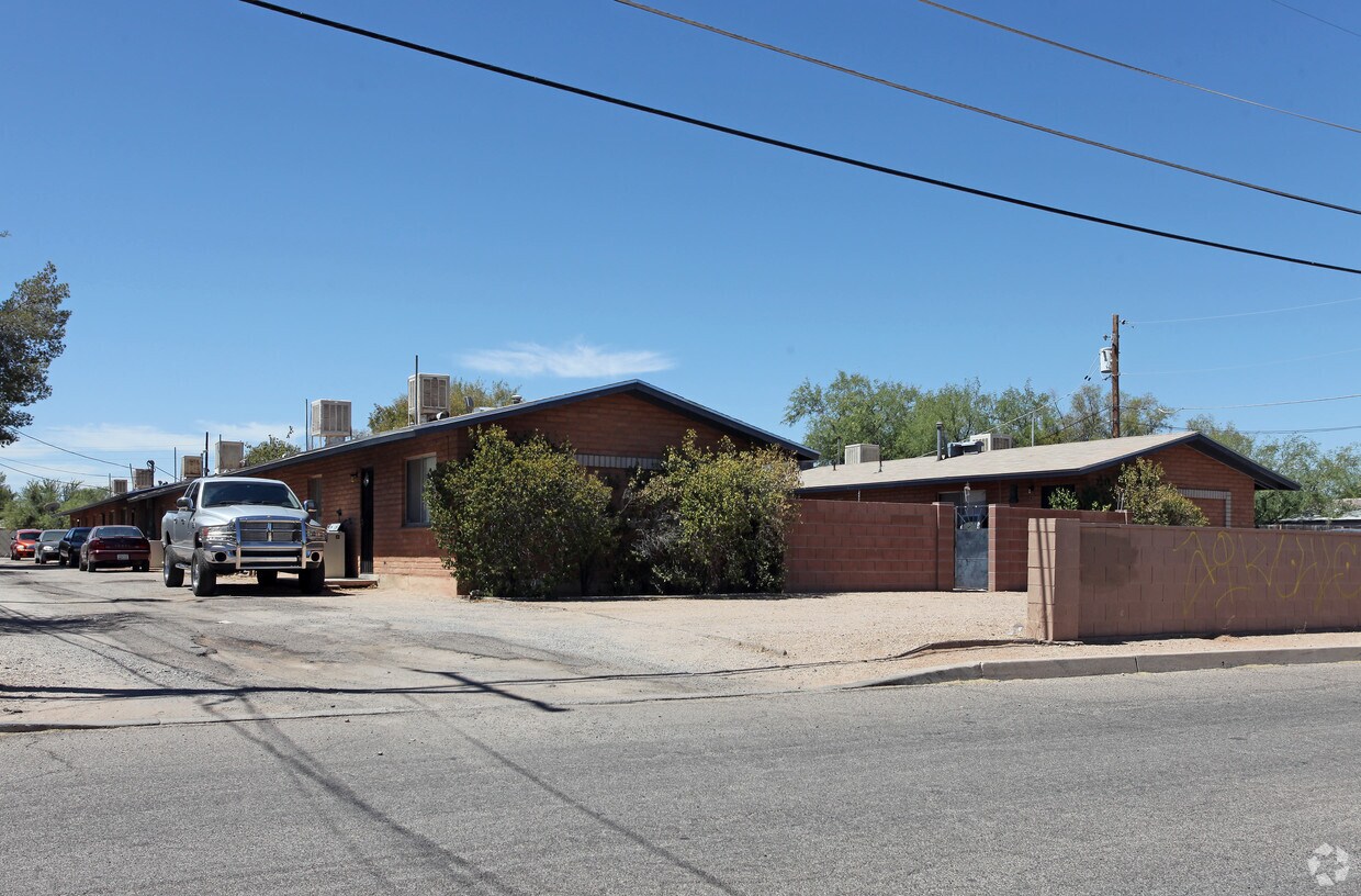 Primary Photo - 3218-3220 E Monte Vista Dr