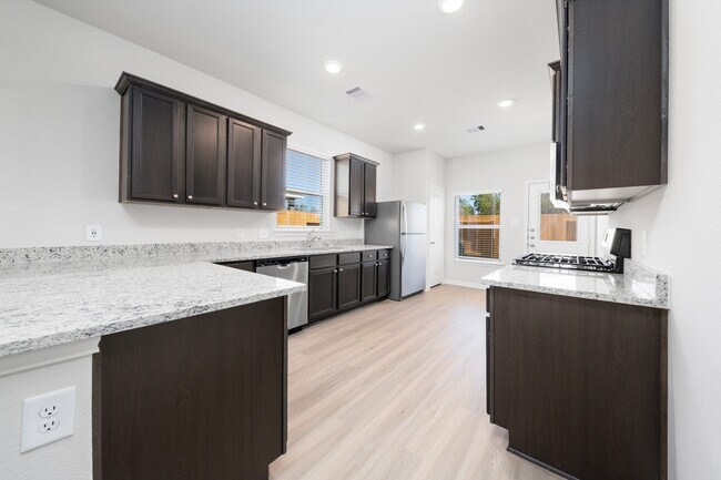 Foto del edificio - 15502 Caramel Spgs Dr