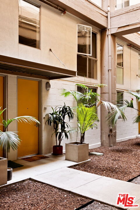 Foto del edificio - 1130 Flower St