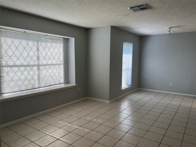 Foto del edificio - 402 Oak Harbor Dr