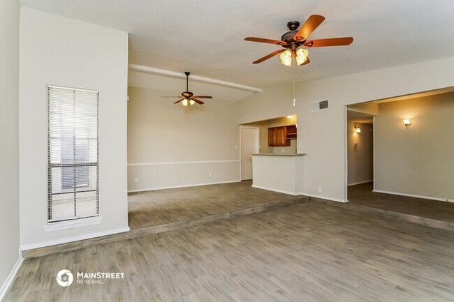 Building Photo - 2837 Carnaby Ln