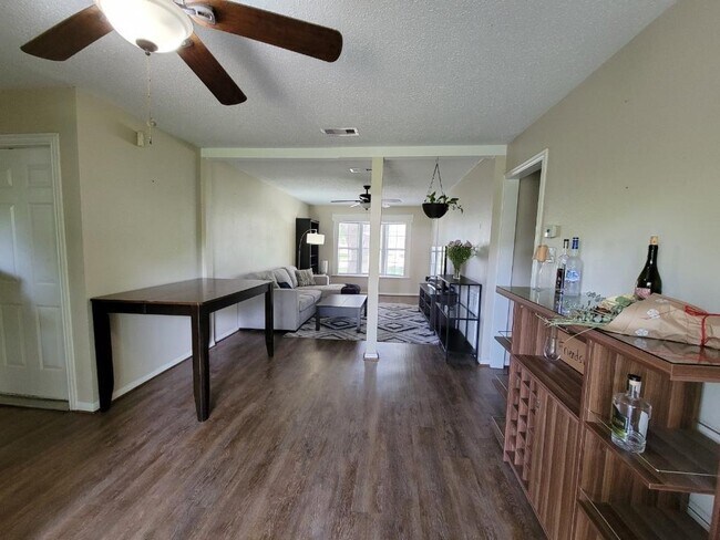 Foto del edificio - 502 Bellmar Ln