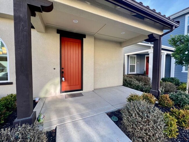 Building Photo - Lovely East Garrison 3 bedroom 2.5 bathroo...