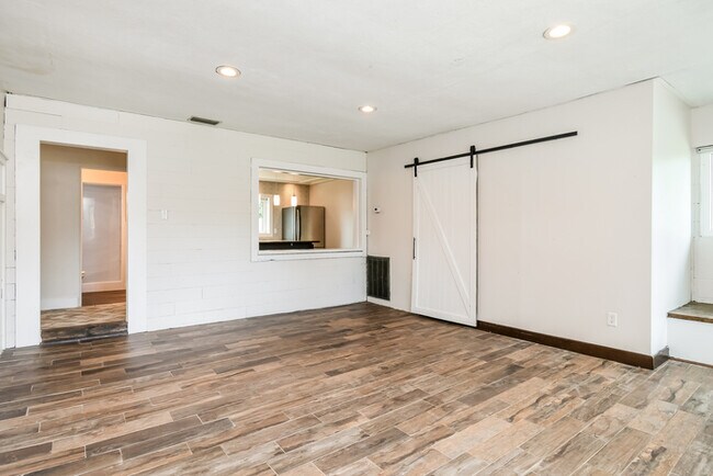 Foto del edificio - 2610 Ave N NW