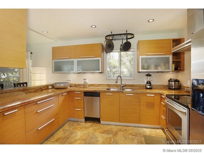 Foto del edificio - 7001 SW 71st Ave