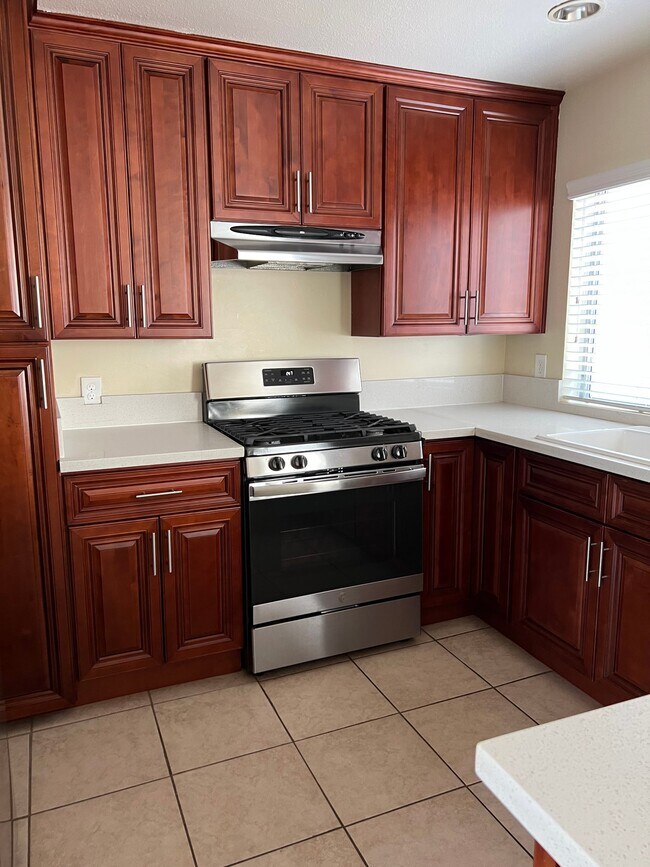 Building Photo - 1101 Laveta Terrace