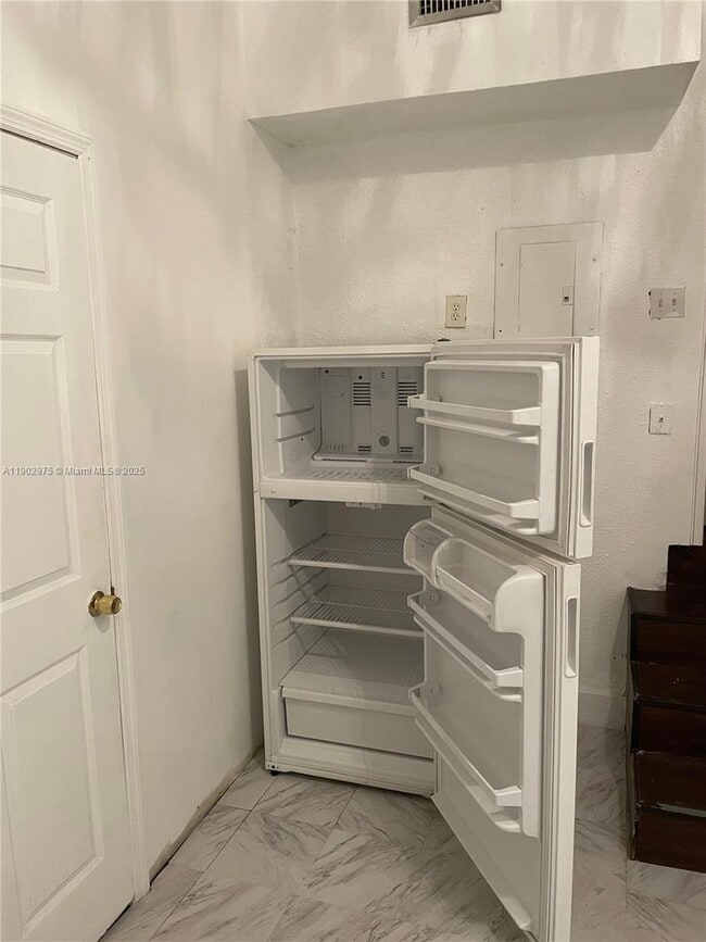 Foto del edificio - 640 NE 136th St