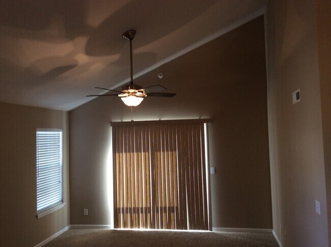Foto del edificio - 5501 NE 80th Terrace