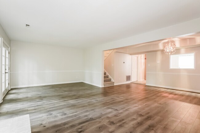 Foto del edificio - 6413 Andsley Dr