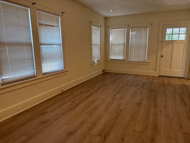 Building Photo - 2911 Preston St