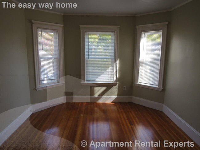 Building Photo - 36 Standish St