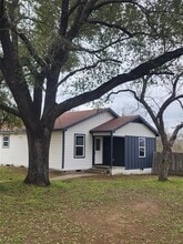 Building Photo - 928 E Cameron Ave