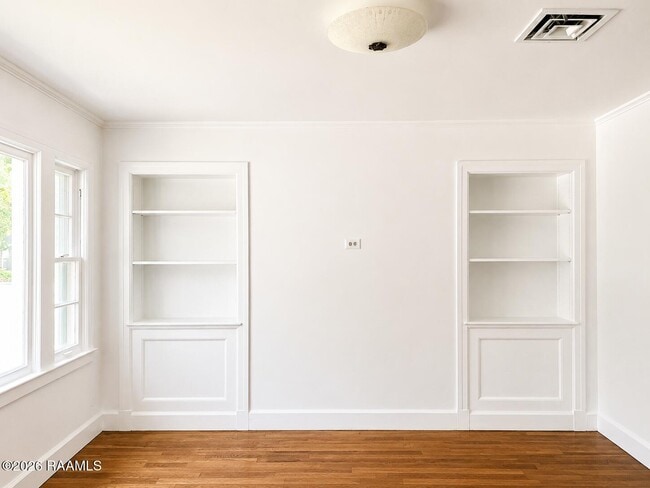 Building Photo - 116 Oak Crest Dr