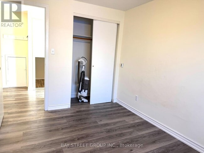 Building Photo - 445 Harcourt Dr