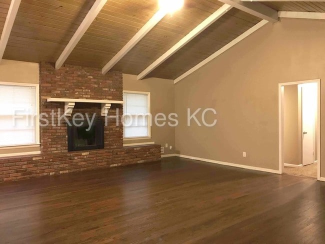 Building Photo - 5845 Long Ave