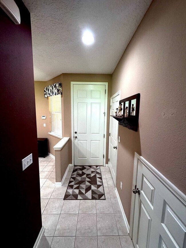 Building Photo - 3685 Creswick Cir