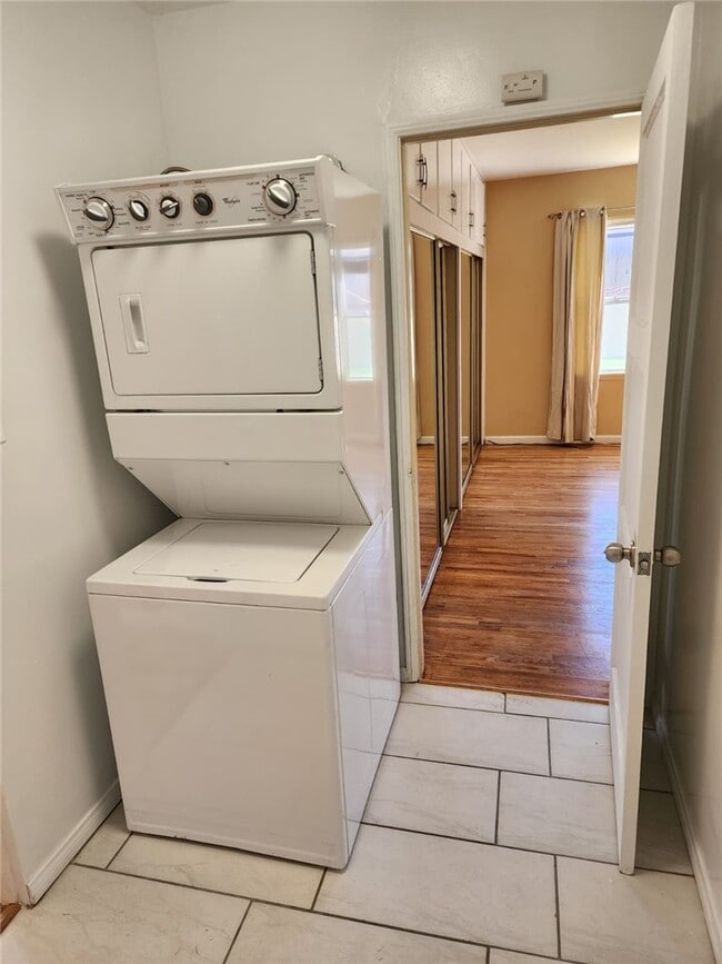 Building Photo - 7712 Melrose St