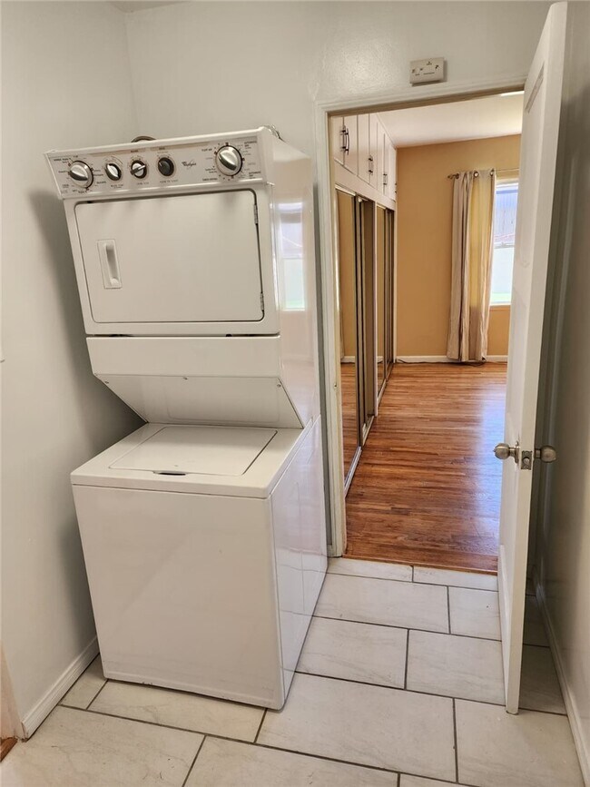 Foto del edificio - 7712 Melrose St