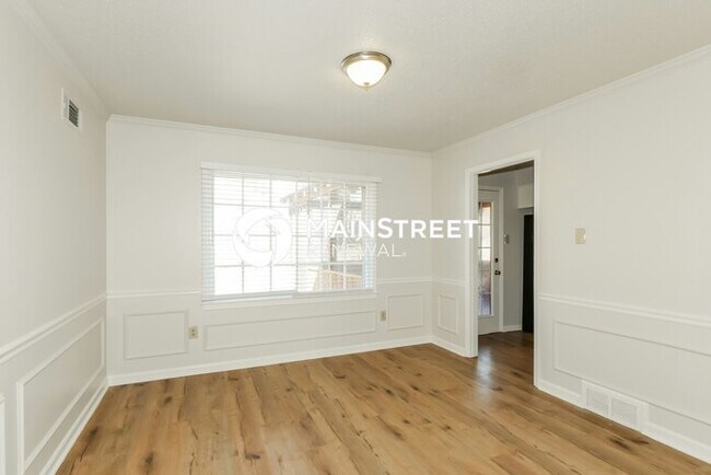 Foto del edificio - 4 Bedroom Pet-Friendly Home in GERMANTOWN, TN with Main Street Renewal