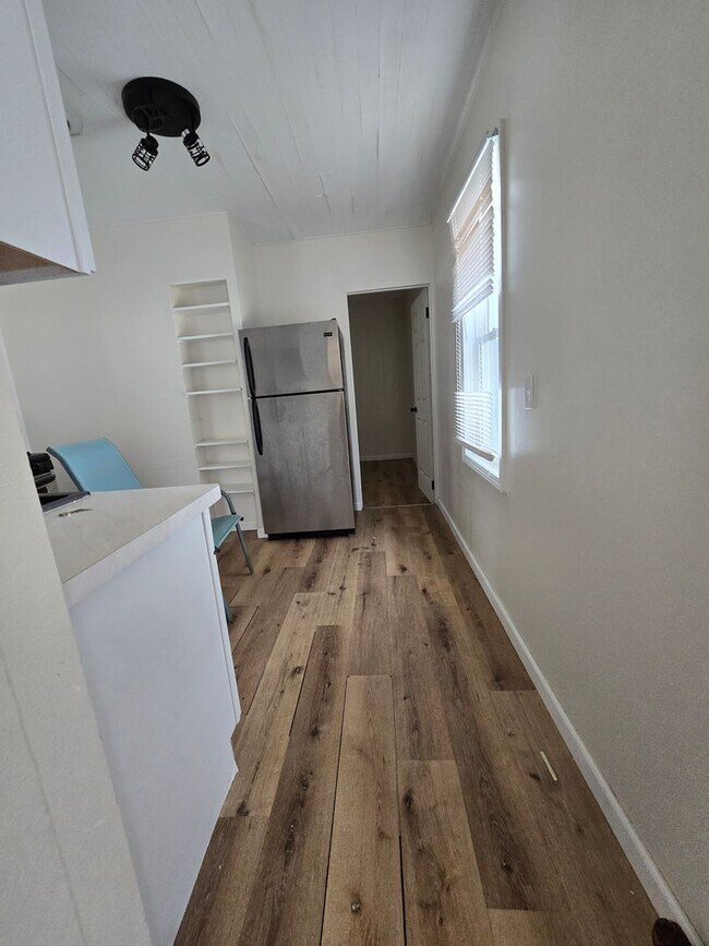 Building Photo - Enderis Park 2 Bedroom 1 Bathroom Single F...
