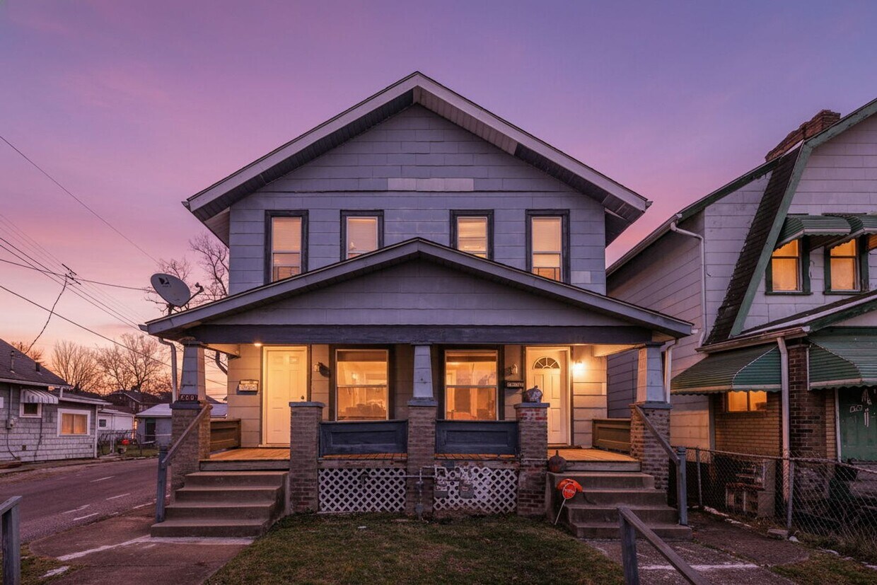 Primary Photo - 498-500 N Champion Ave