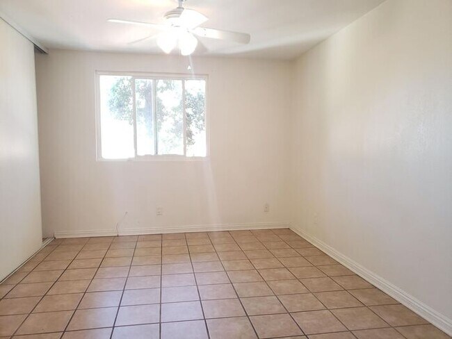 Foto del edificio - Lincoln Park Condo with Easy Freeway Access