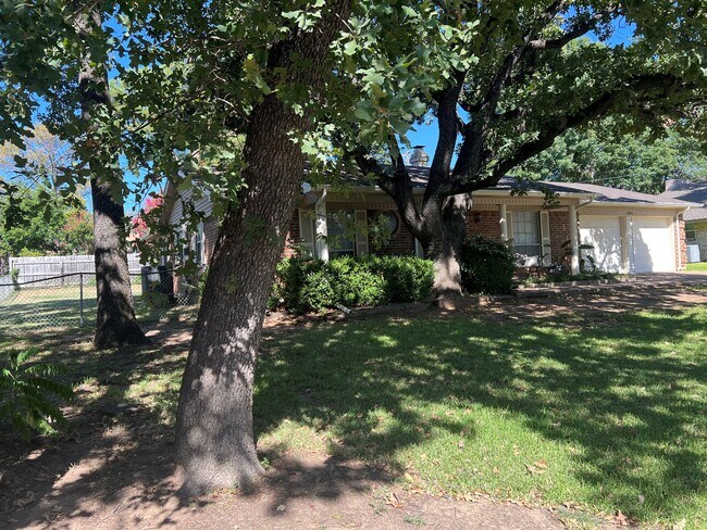 Foto del edificio - 1101 Greendale Dr