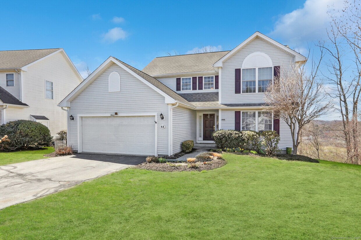 Primary Photo - 45 Pocono Ln