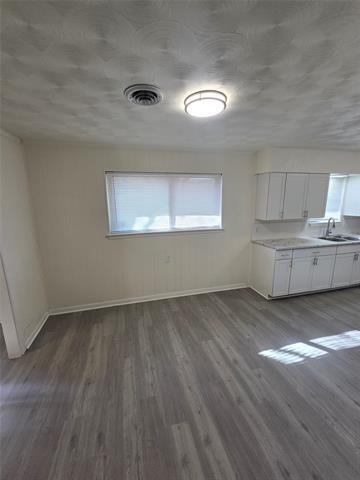 Foto del edificio - 921 Poinsettia Dr