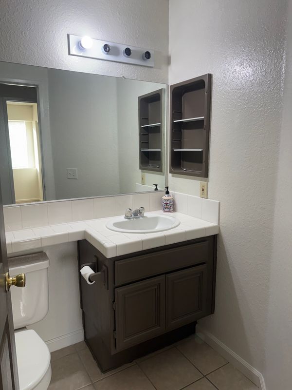 Foto del edificio - 22412 Hurons Ave