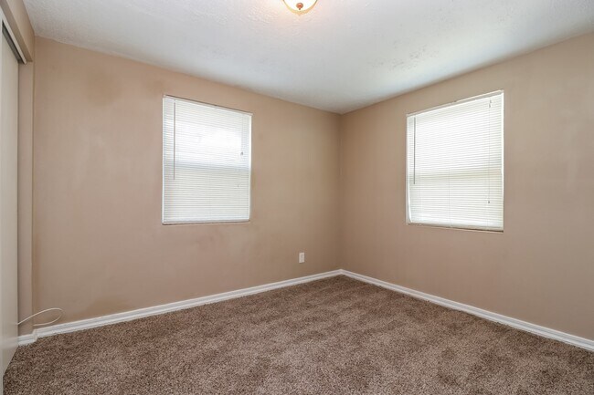 Foto del edificio - 6116 84th Ave N
