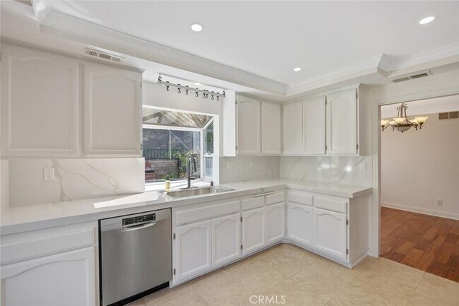 Foto del edificio - 5974 Ruthwood Dr