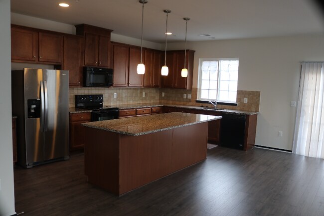 Building Photo - 14782 Mason Creek Cir