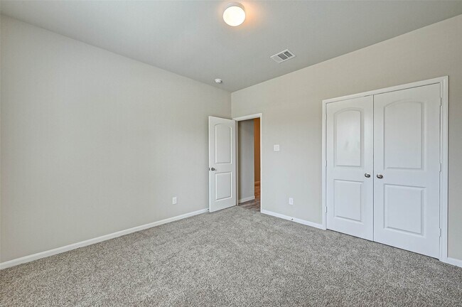 Building Photo - 14111 Lake Lodge Dr