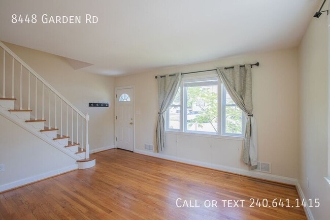 Foto del edificio - 8448 Garden Rd