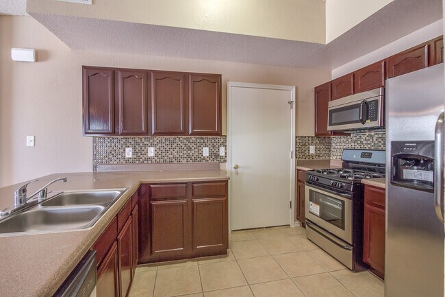 Building Photo - Horizon area home For Rent