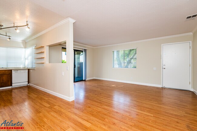 Foto del edificio - 404 Colony Knoll Dr