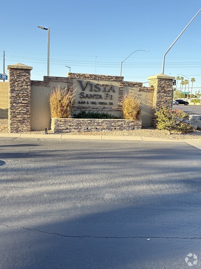 Building Photo - 440 S Val Vista Dr