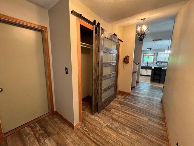 Building Photo - Beautiful 4 Bedroom 3 Bath Home in Cloquet...