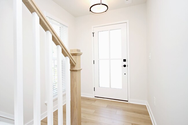 Building Photo - Old Trail Townhome