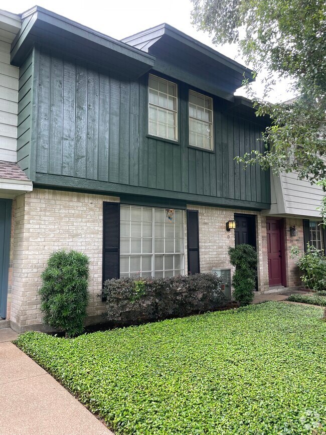 Gessner Grove 3 Bedroom Townhouses for Rent Houston, TX 1 Townhouses