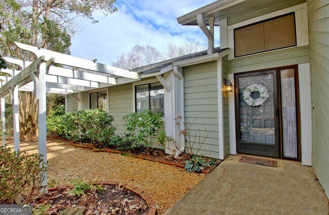 Building Photo - 203 Raintree Bend
