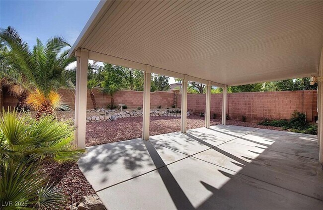 Building Photo - 581 Caribbean Palm Dr
