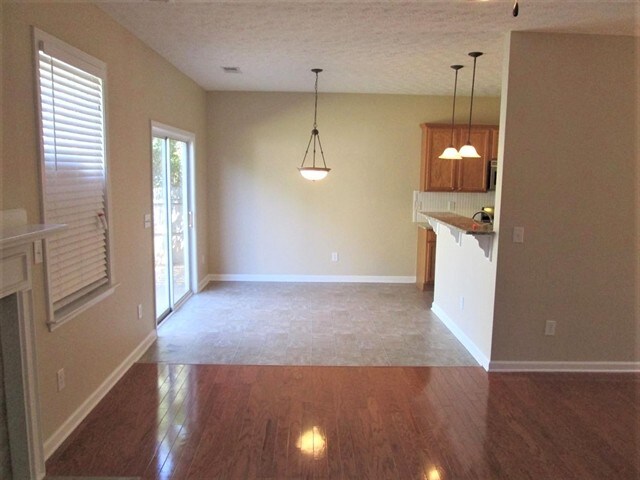 Building Photo - 200 Springs Crossing