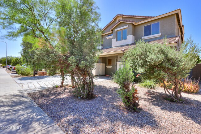 Building Photo - 36505 W Velazquez Dr